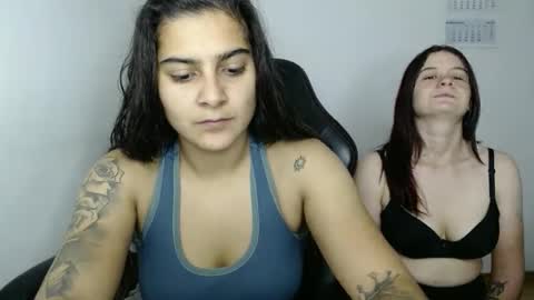 Snapshot of amanda5star chatting on 10.23.25 The queen of the biceps  online show from 10.23.25