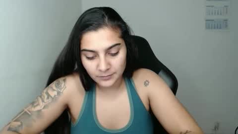 The queen of the biceps  online show from 11.25.25