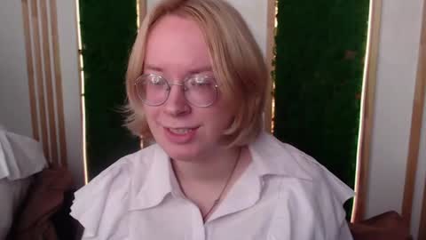 Snapshot of amanda_butlerr chatting on 06.18.26 Hi im Amanda online show from 06.18.26