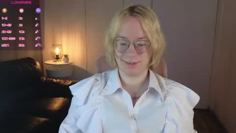Snapshot of amanda_butlerr chatting on 06.29.26 Hi im Amanda online show from 06.29.26