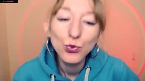 Snapshot of amandasentin chatting on 10.08.25 Amanda online show from 10.08.25