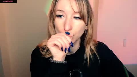 Snapshot of amandasentin chatting on 10.13.25 Amanda online show from 10.13.25