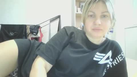 Snapshot of amandasexyyla chatting on 12.01.25 AmandaSexyyLA online show from 12.01.25