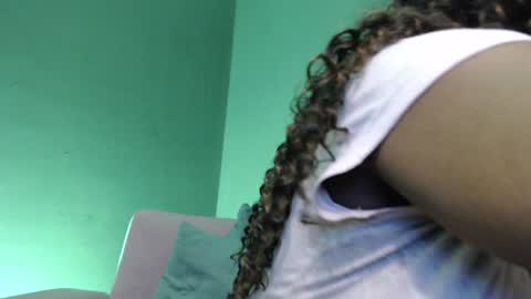Snapshot of amara_bss_ chatting on 01.15.25 luna online show from 01.15.25