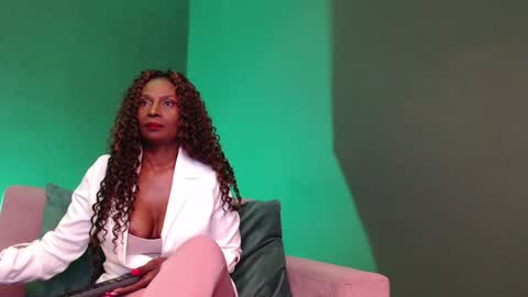 Snapshot of amara_bss_ chatting on 01.16.25 luna online show from 01.16.25