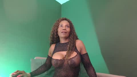 Snapshot of amara_bss_ chatting on 01.17.25 luna online show from 01.17.25