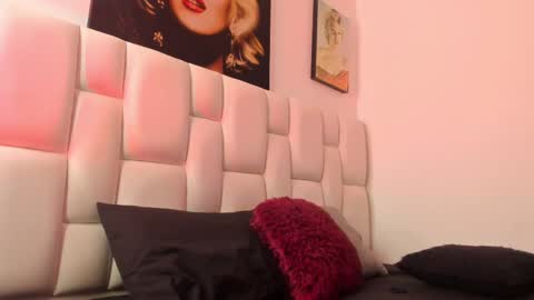 Snapshot of amara_cape chatting on 01.22.25 amara online show from 01.22.25