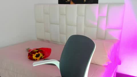 Snapshot of amara_cape chatting on 01.25.25 amara online show from 01.25.25