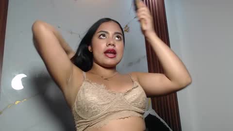 Snapshot of amara_cape chatting on 02.28.25 amara online show from 02.28.25