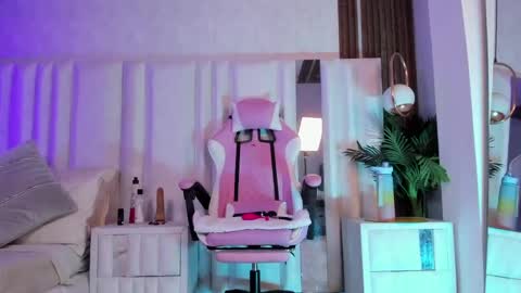 Snapshot of amara_lunee chatting on 06.04.26 AMARA online show from 06.04.26