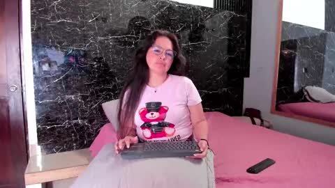 Snapshot of amara_luxe chatting on 10.02.25 amara_luxe online show from 10.02.25
