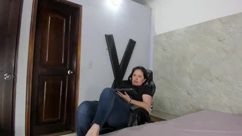 Snapshot of amara_luxe chatting on 10.23.25 amara_luxe online show from 10.23.25