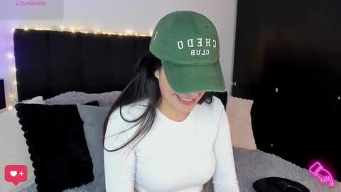 Snapshot of amara_vause chatting on 10.23.25 -  A M A R A - online show from 10.23.25