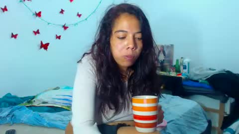 Snapshot of amararoberts08 chatting on 12.31.24 Amara Julia online show from 12.31.24