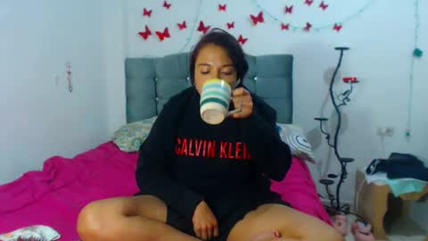 Snapshot of amararoberts08 chatting on 03.12.25 Amara Julia online show from 03.12.25