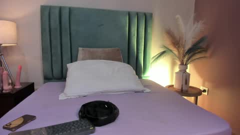 Amara Yasbel online show from 04.10.26