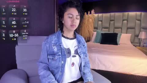 Snapshot of amarettho chatting on 03.09.25 Emily online show from 03.09.25