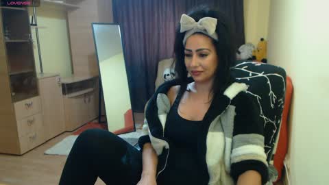 Snapshot of amazinerika chatting on 12.18.24 Amazinerika online show from 12.18.24