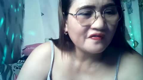 Snapshot of amazing_angel22 chatting on 04.06.26 amazing angel online show from 04.06.26