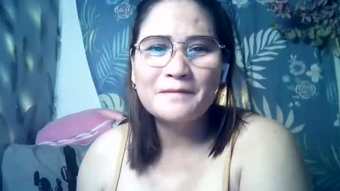 Snapshot of amazing_angel22 chatting on 04.12.26 amazing angel online show from 04.12.26
