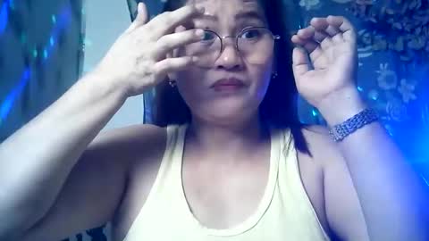 Snapshot of amazing_angel22 chatting on 04.13.26 amazing angel online show from 04.13.26