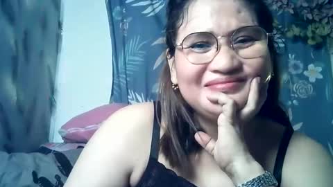 Snapshot of amazing_angel22 chatting on 04.14.26 amazing angel online show from 04.14.26