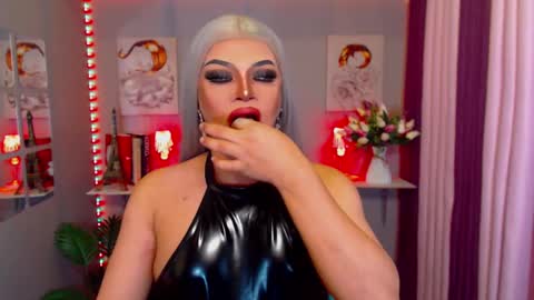 Snapshot of amazingfatcock_ts chatting on 01.07.25 MISS JAZMINE QUEEN OF HELLFIRE online show from 01.07.25
