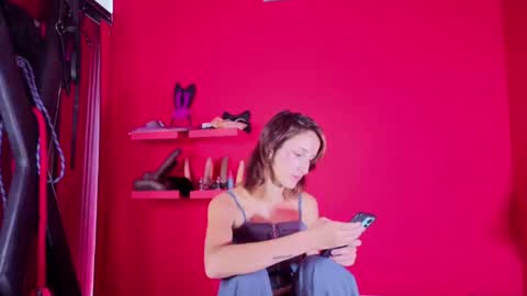 Snapshot of ambar_roux1 chatting on 10.29.25 ambar_roux1 online show from 10.29.25