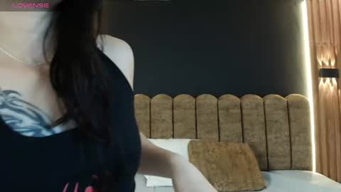 Snapshot of ambarlee_ chatting on 06.14.26 AMBAR LEE online show from 06.14.26
