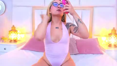 Snapshot of ambarsantany chatting on 07.17.26 AmbarSantany online show from 07.17.26