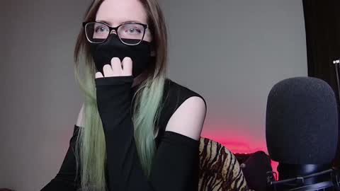 Amber non-nude model online show from 12.15.24