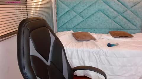 Snapshot of amber_morgan1 chatting on 01.11.25 Amber online show from 01.11.25