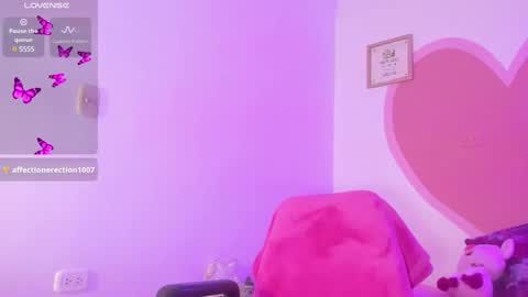 amber_white25 online show from 02.25.25