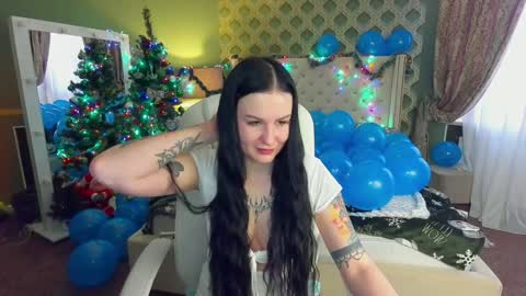 Snapshot of amberdismond chatting on 12.17.24 Anna online show from 12.17.24