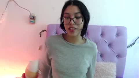 Snapshot of amberjeong chatting on 01.25.25 Amber Jeong online show from 01.25.25