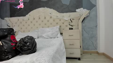 Amber Grey online show from 10.12.25