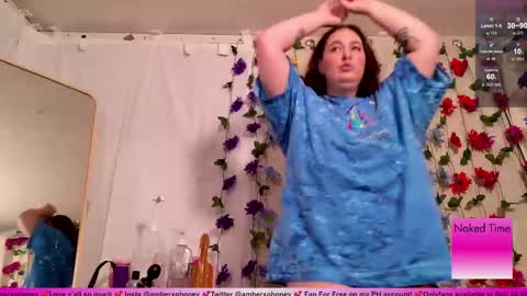 Snapshot of amberxoxhoney chatting on 10.25.25 Amber Honey  online show from 10.25.25