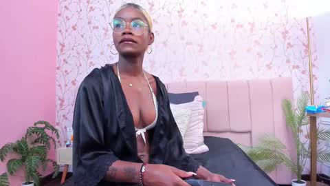 Amelia Adams online show from 11.20.25