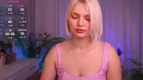 Snapshot of ameliawells chatting on 10.20.25  Amelia  online show from 10.20.25