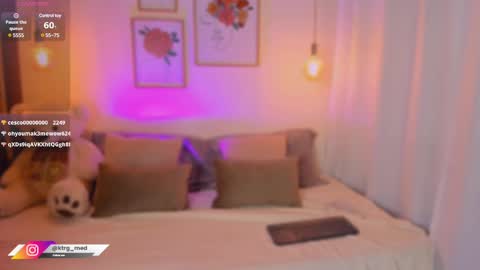 Snapshot of amelie_gonzalez chatting on 02.11.25 online show from 02.11.25