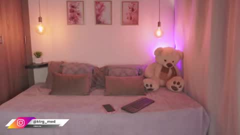 Snapshot of amelie_gonzalez chatting on 09.22.25 online show from 09.22.25