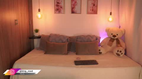 Snapshot of amelie_gonzalez chatting on 09.27.25 online show from 09.27.25