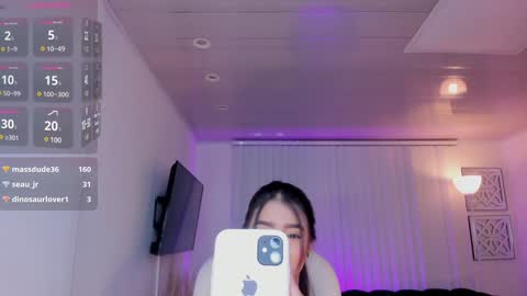 Amelie Jons online show from 01.06.25