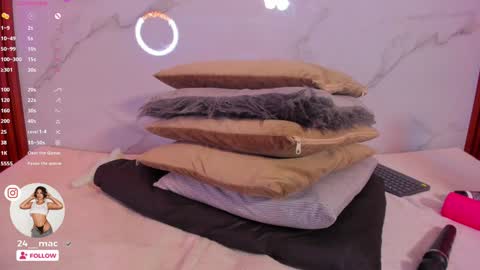 Alejandra  online show from 01.21.25