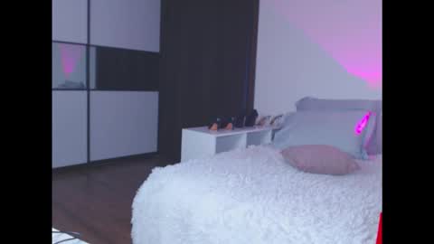 amelinamersi online show from 10.23.25