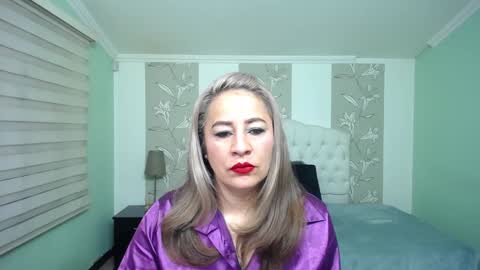 Snapshot of amell_thomson chatting on 12.12.24 Amell Thomson online show from 12.12.24