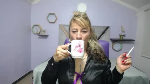 Snapshot of amell_thomson chatting on 12.24.24 Amell Thomson online show from 12.24.24