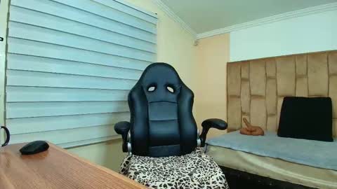 Amell Thomson online show from 11.28.25