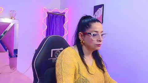 Snapshot of amely_tay chatting on 10.15.25 AMELY online show from 10.15.25