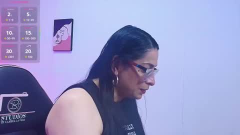 Snapshot of amely_tay chatting on 10.16.25 AMELY online show from 10.16.25